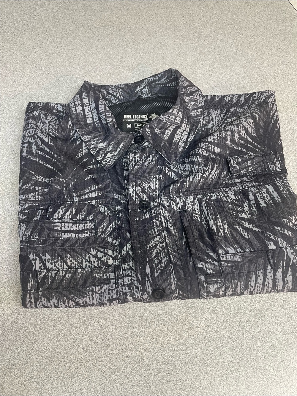 Reel Legends Men’s Black & Gray Button-Up shirt